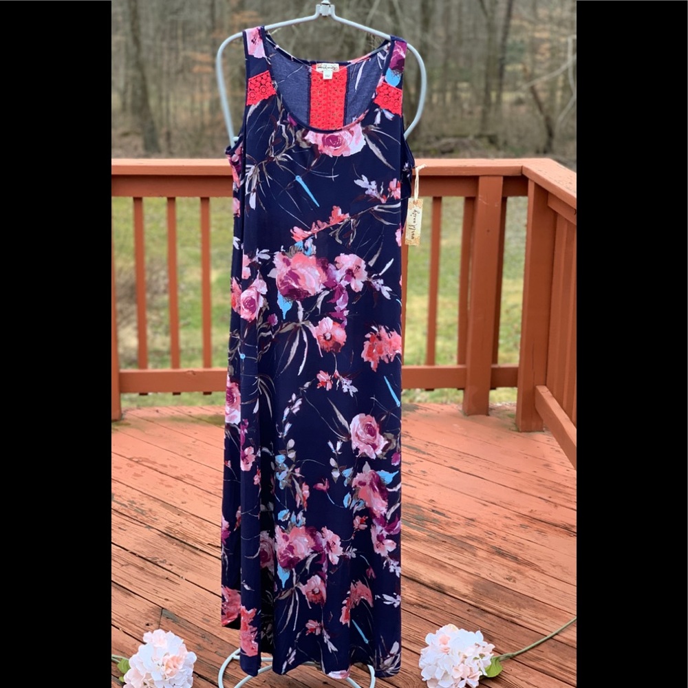 BRAND NEW! WORLD UNITY FLORAL MAXI DRESS